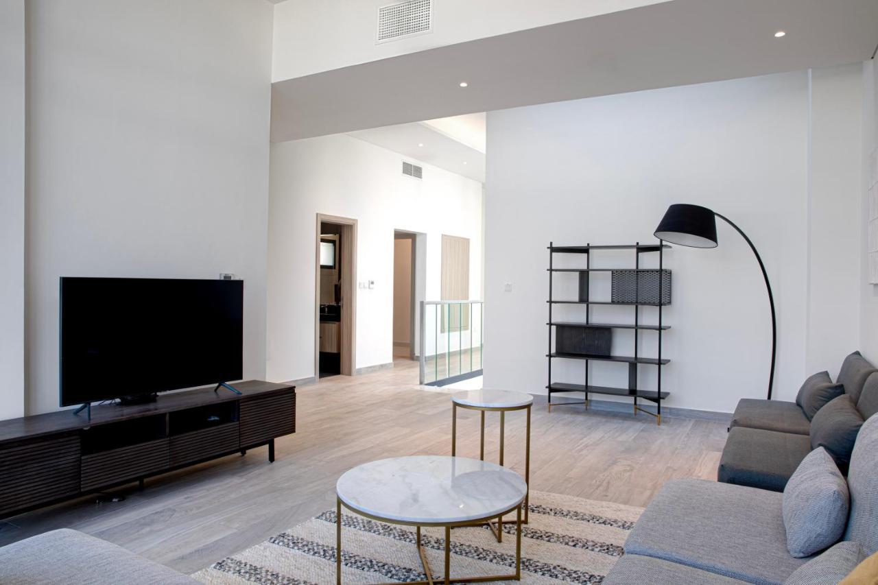 By Olala Homes Villa